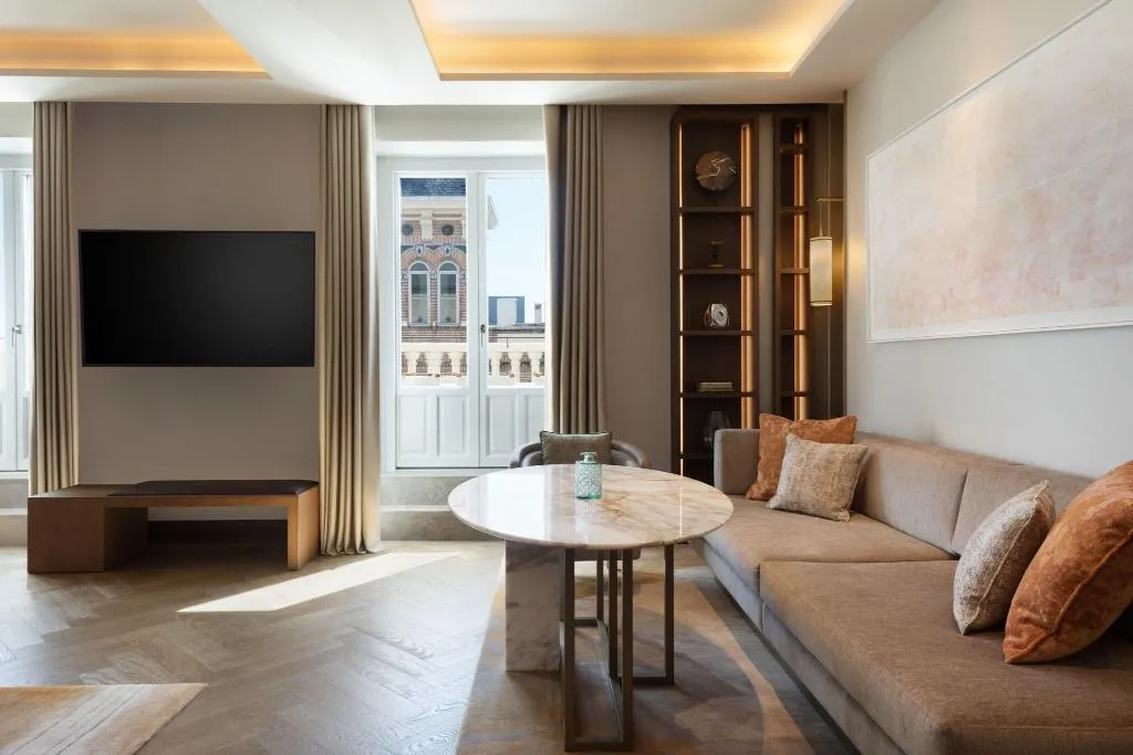 SUITE WITH TERRACE WITH VIEWS Room, Jw Marriott Hotel Madrid, Madrid
