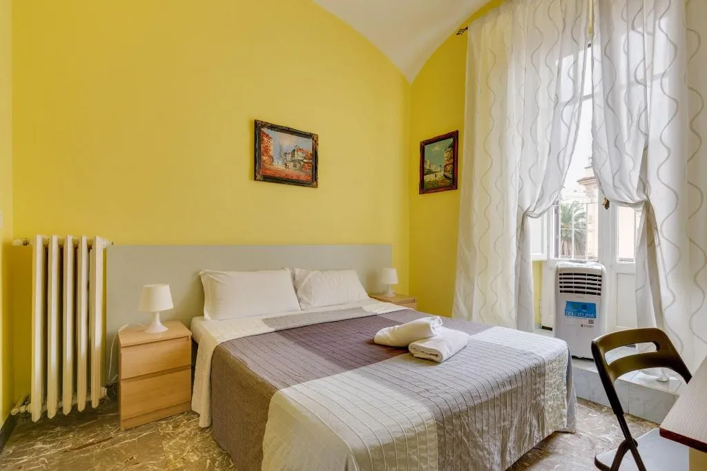 Room, Do Domus, Naples
