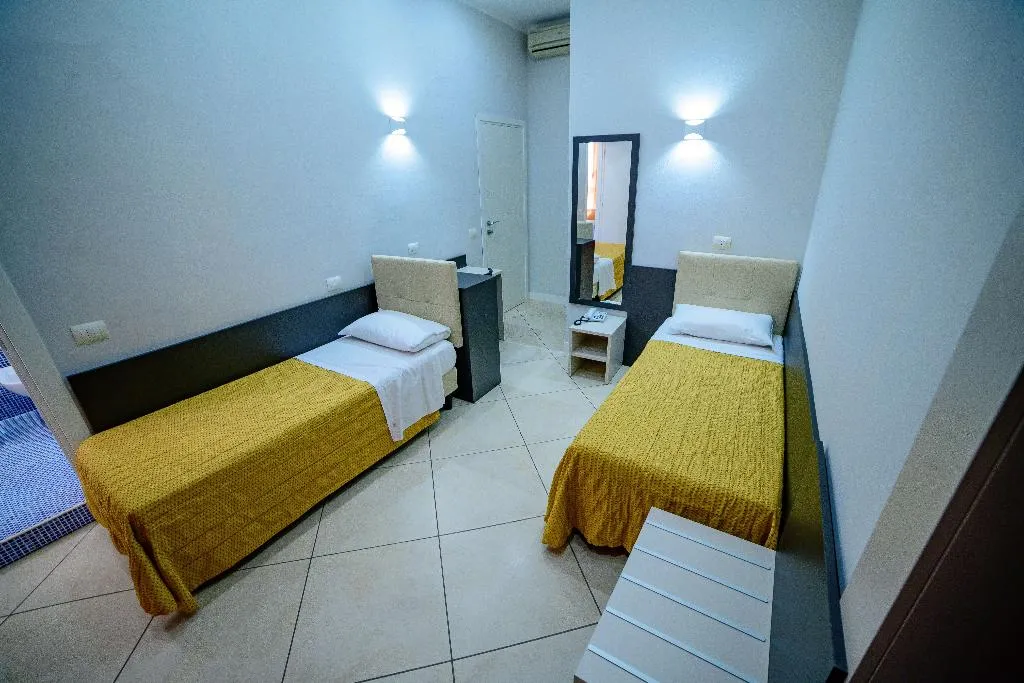 TWIN BASIC Room, Hotel Demó, Milan