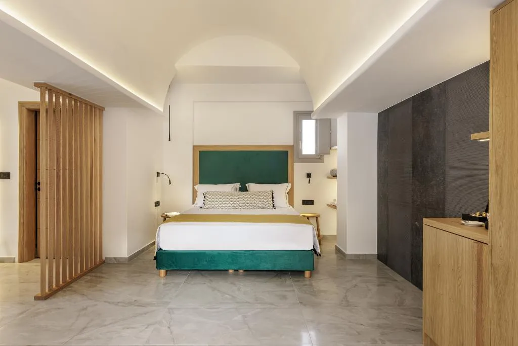 SUITE CAPACITY 3 Room, Kalisti Hotel & Suites, Santorini