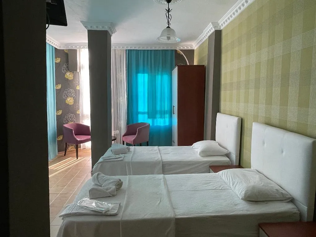 FAMILY ROOM THREE BEDS Room, Tayfun Hotel, Izmir