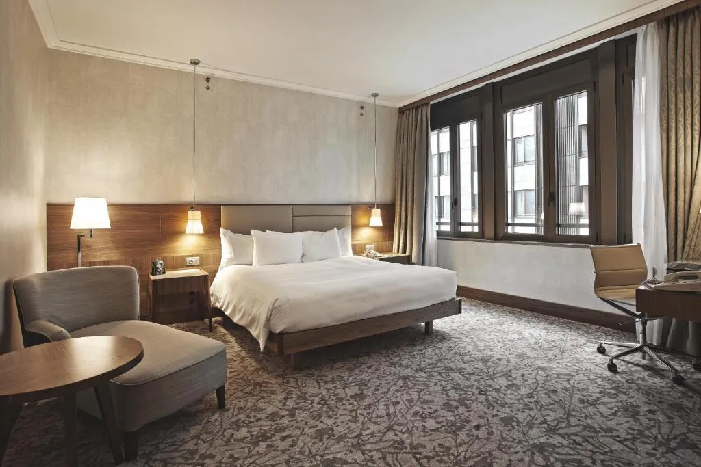 SUITE EXECUTIVE KING BED Room, Hilton Milan, Milan