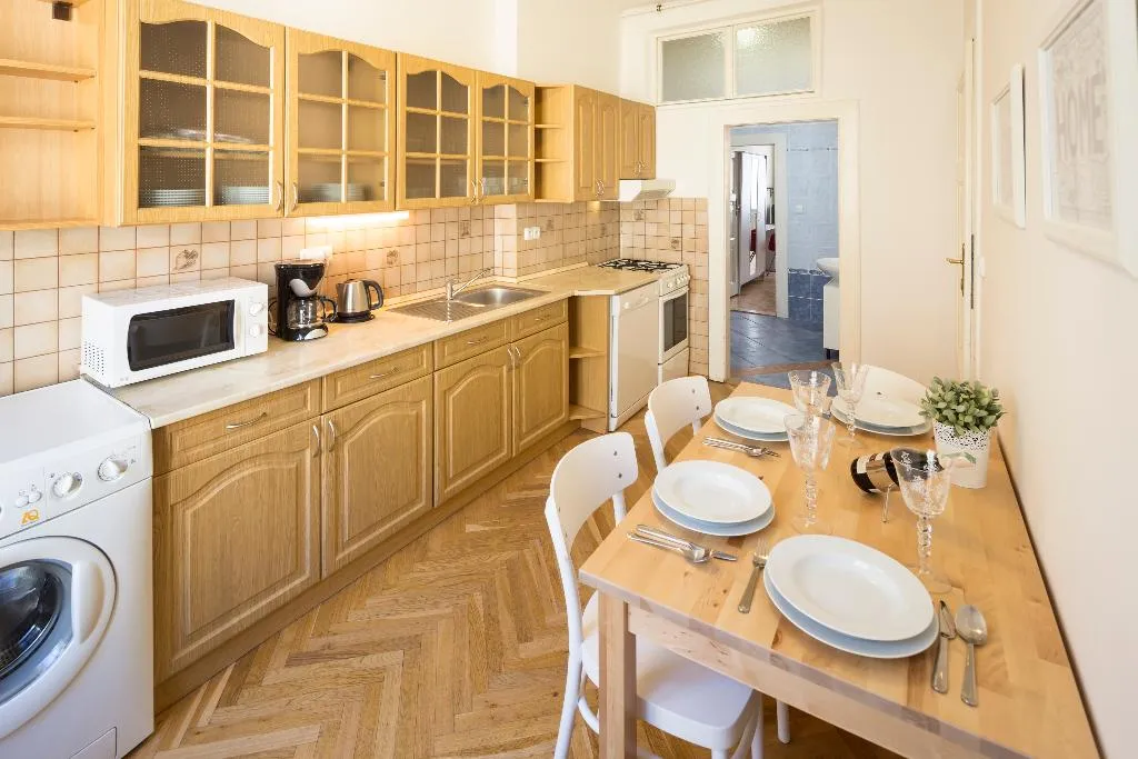 FAMILY ROOM CAPACITY 10 Room, Old Town - Templova Apartments, Prague