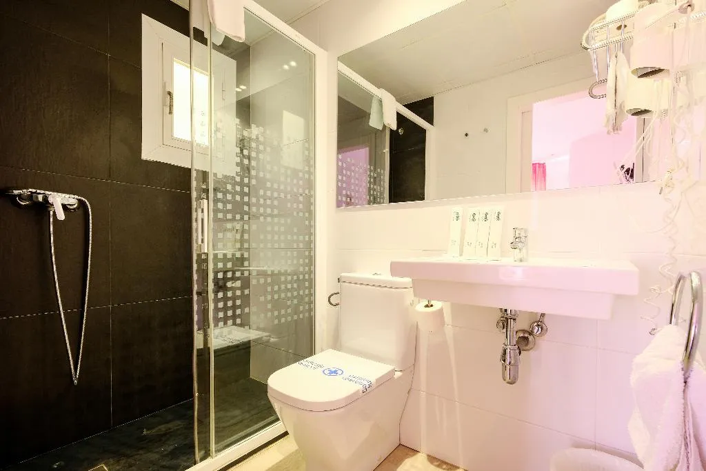 QUADRUPLE STANDARD Room, Azuline Hostal Marino, Ibiza