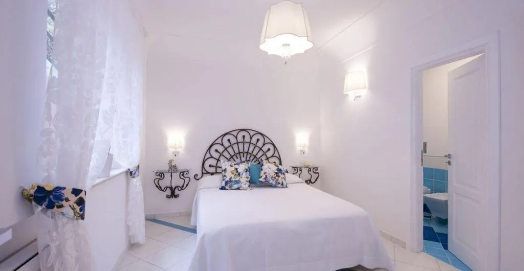 Room, La Valle Delle Ferriere, Naples