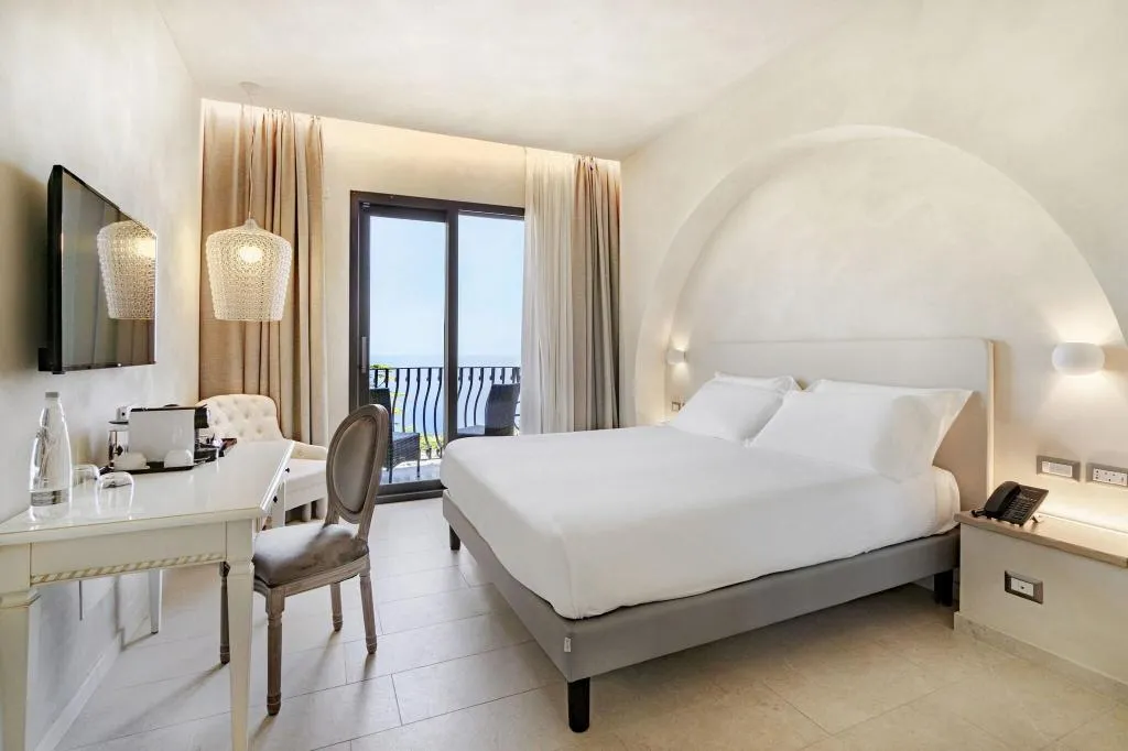 Double or Twin SEA VIEW WITH BALCONY Room, Villa Fiorita, Taormina