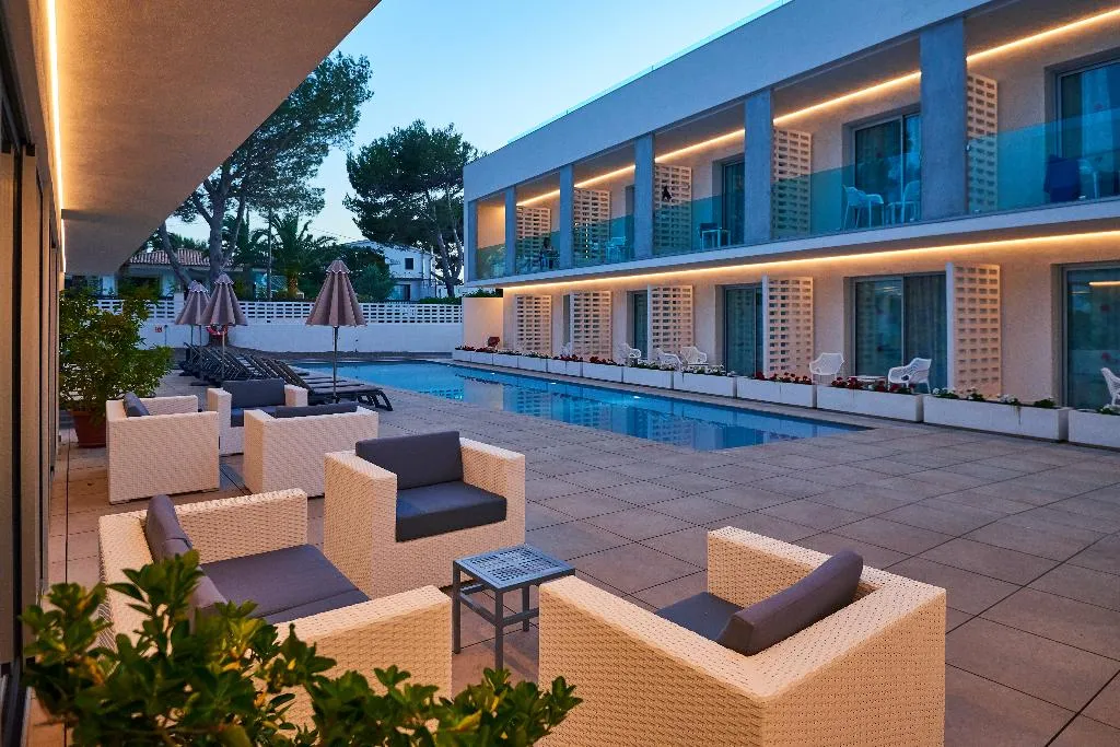 Pool, More, Majorca