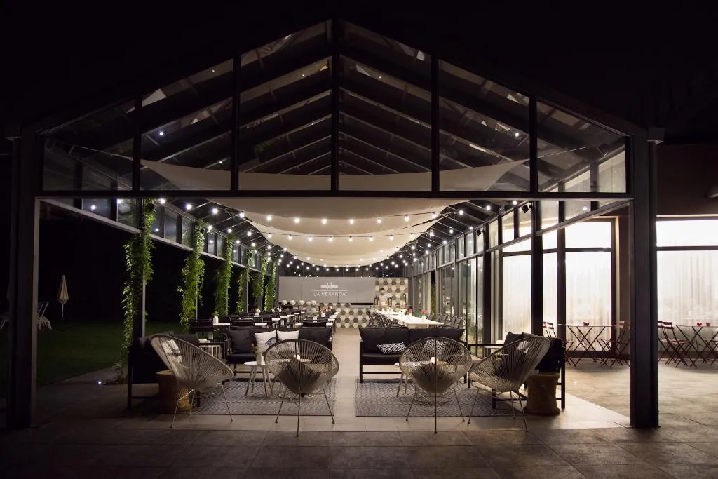 Terrace, Luise, Milan