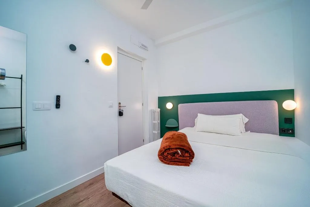 Room, Angelitomad, Madrid
