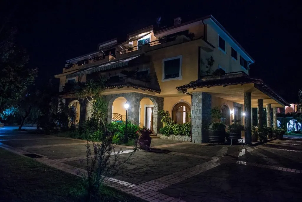 Lobby, Villamirella, Naples