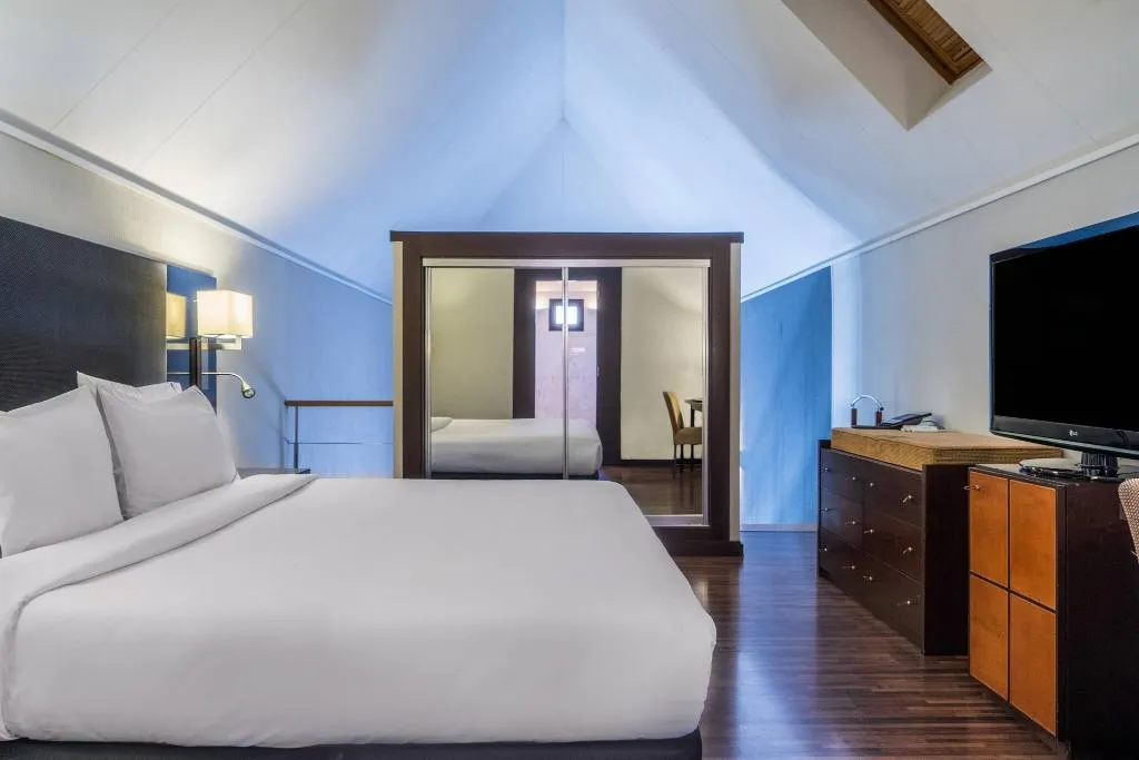 Room, AC Ciudad de Sevilla, Seville