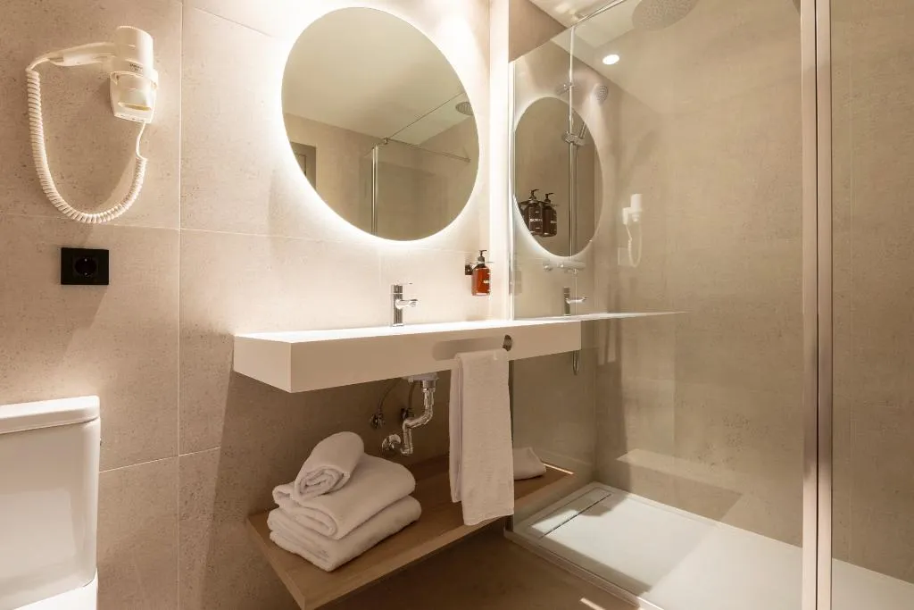 Double or Twin SUPERIOR Room, Acta Piramides, Madrid