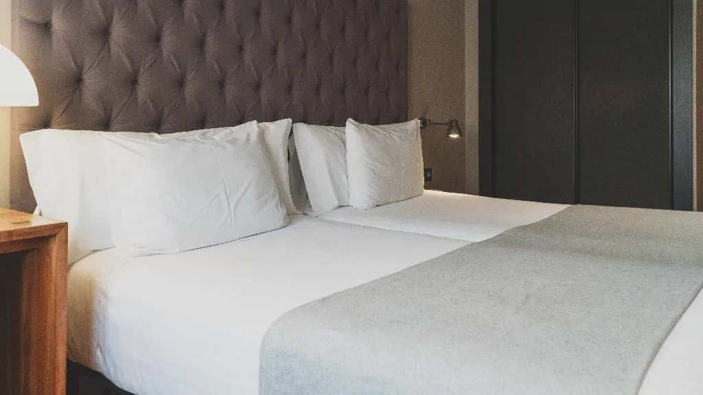 DOUBLE STANDARD Room, Zenit Abeba, Madrid