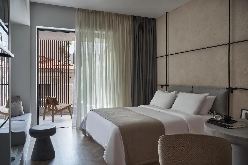 Room, Newel Psychiko, Athens