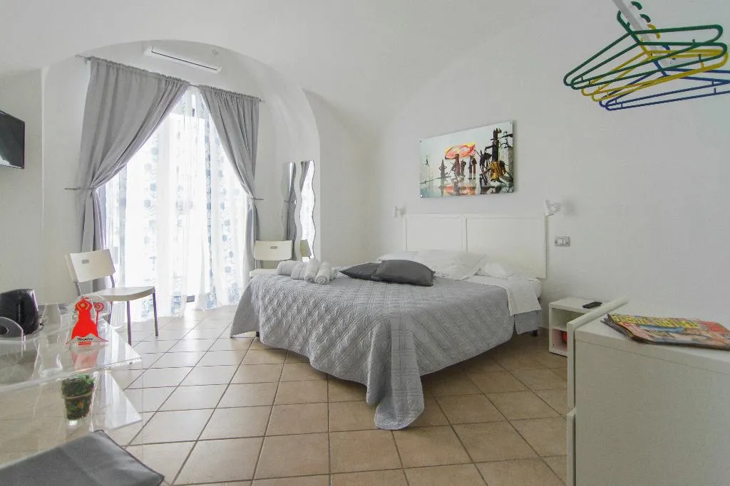 QUADRUPLE WITH BALCONY Room, Maison Du La Rua, Naples