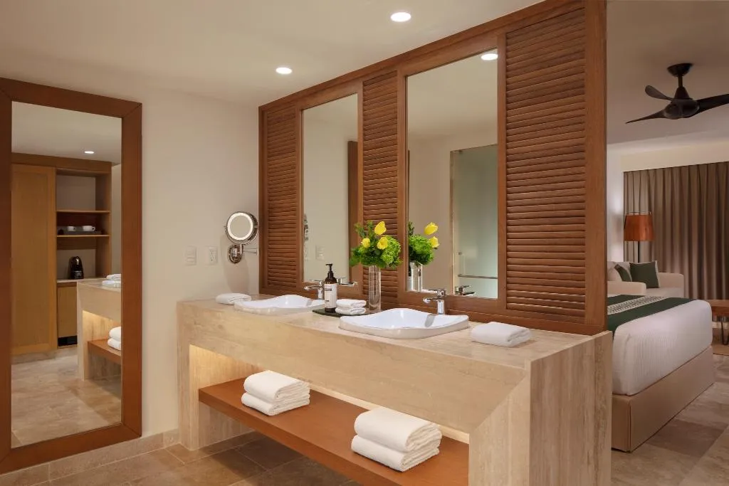 JUNIOR SUITE OCEAN FRONT Room, Dreams Sapphire Resort & SPA, Cancun Area