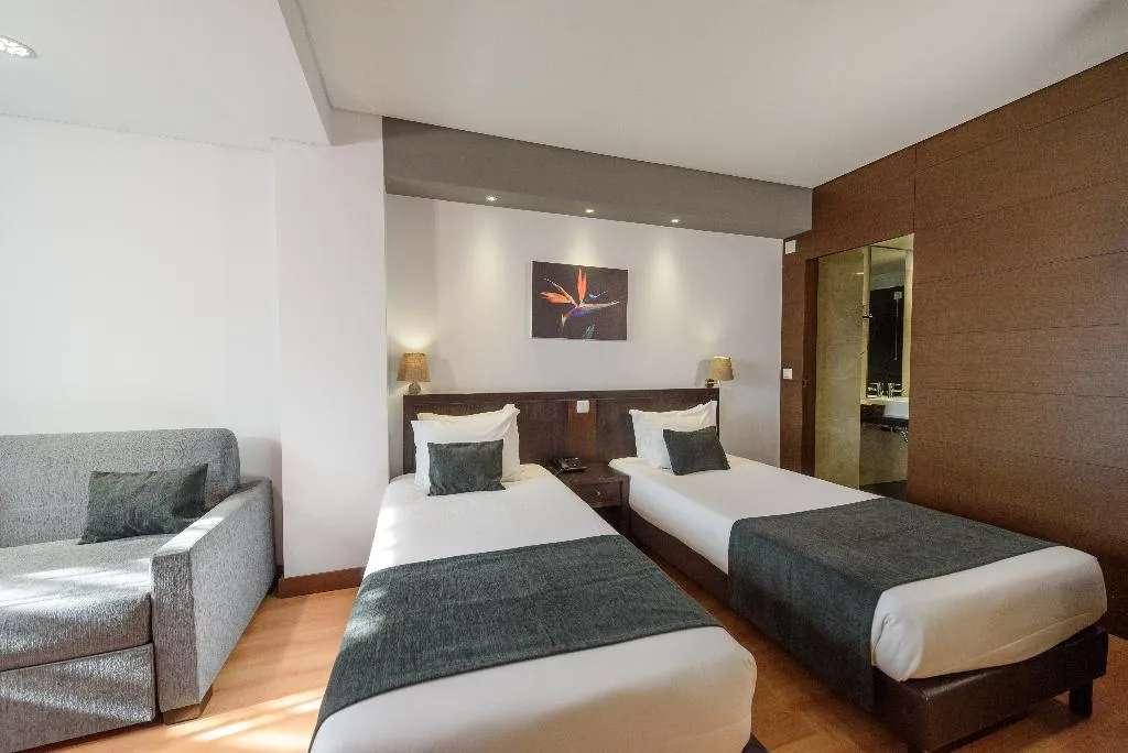 FAMILY ROOM DELUXE CAPACITY 4 Room, Hotel Luena, Lisbon