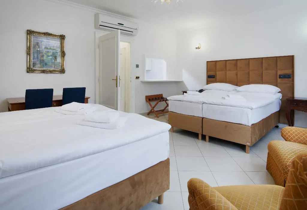 QUADRUPLE STANDARD Room, Hotel Bologna Prague, Prague