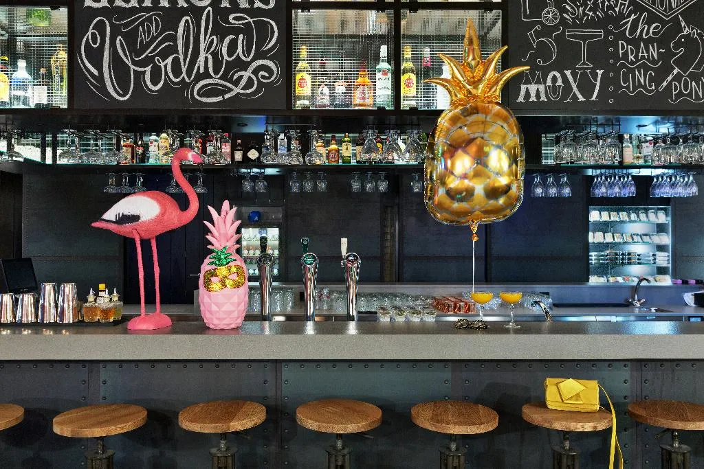 Bar, Moxy Amsterdam Houthavens, Amsterdam