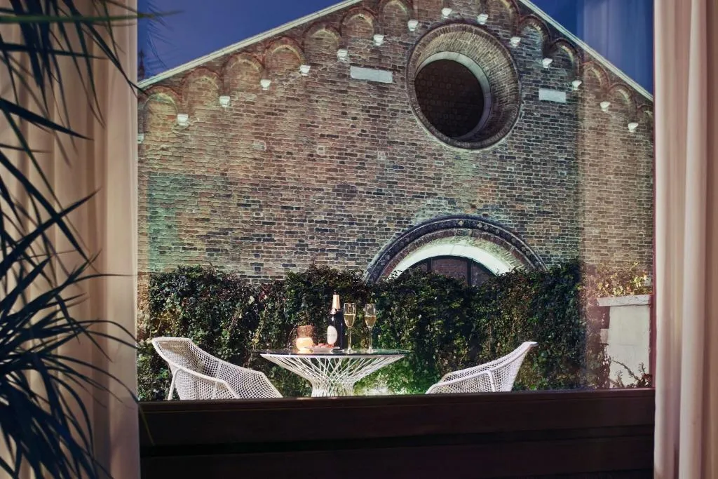 Terrace, Bloom, Venice