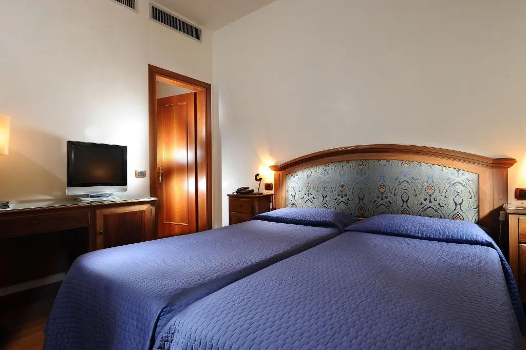 DOUBLE KING SIZE BED Room, Abbazia, Venice