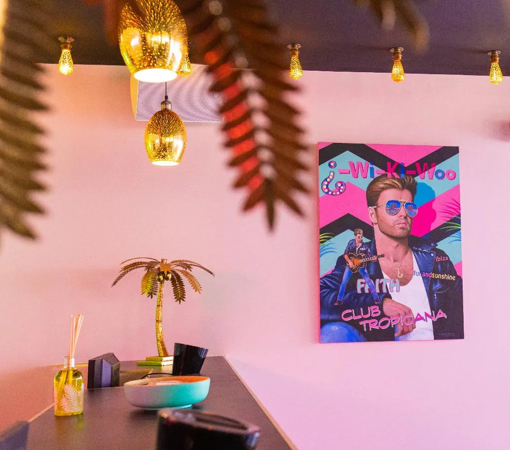 Lobby, Wi-Ki-Woo, Ibiza