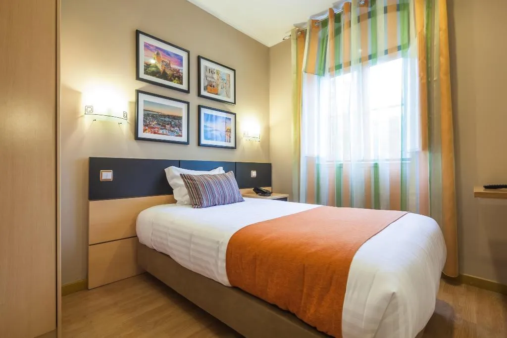 Room, Vila Nova Guesthouse, Lisbon
