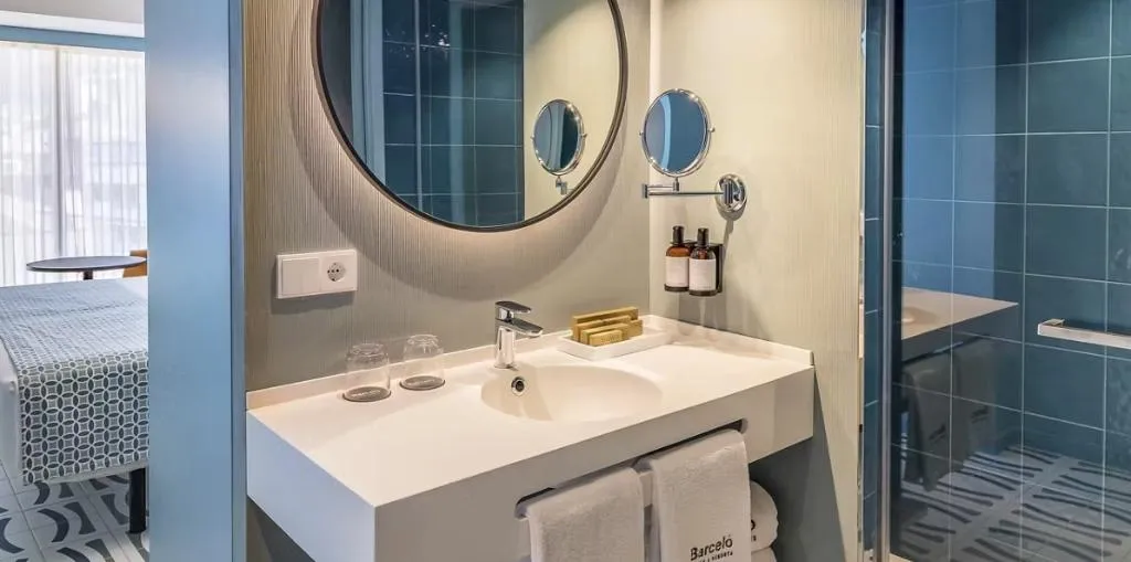 Room DELUXE SIDE SEA VIEW Room, Barcelo Benidorm Beach - Adults Recommended, Costa Blanca
