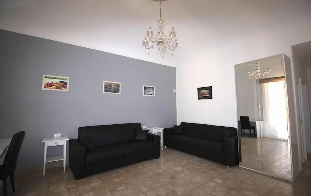 Room, Gualtiero Camere E Suite, Catania