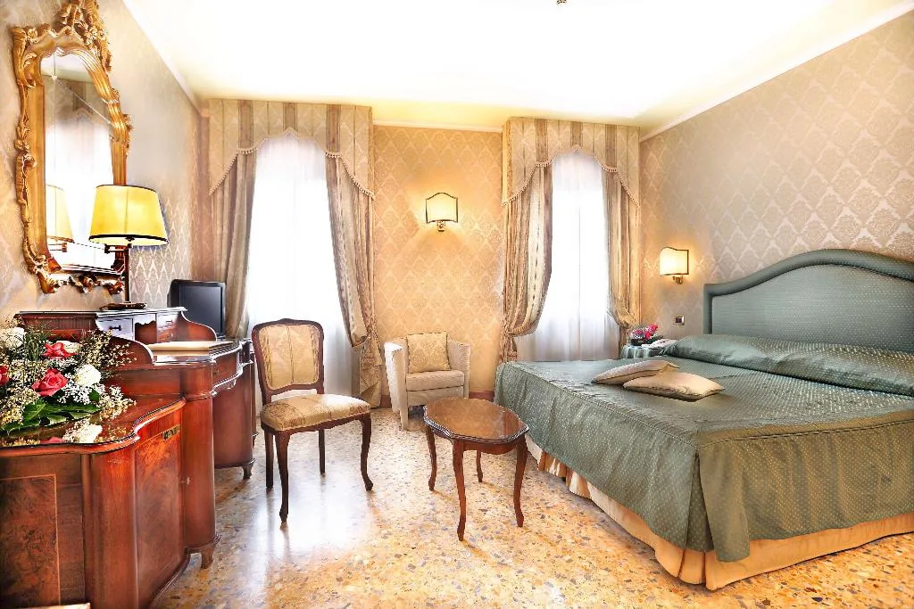 Room, Colombina, Venice