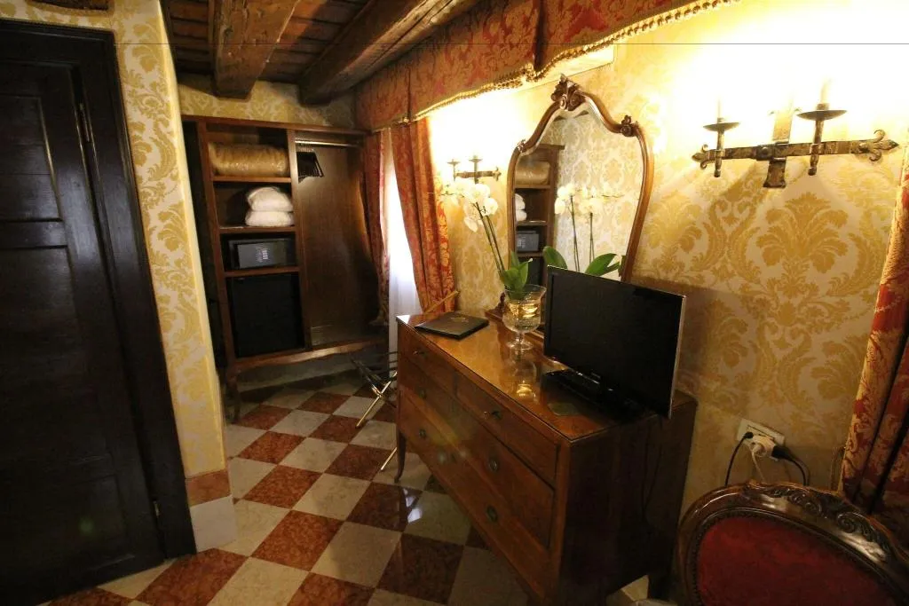 JUNIOR SUITE TWO BEDS Room, Palazzo Abadessa, Venice