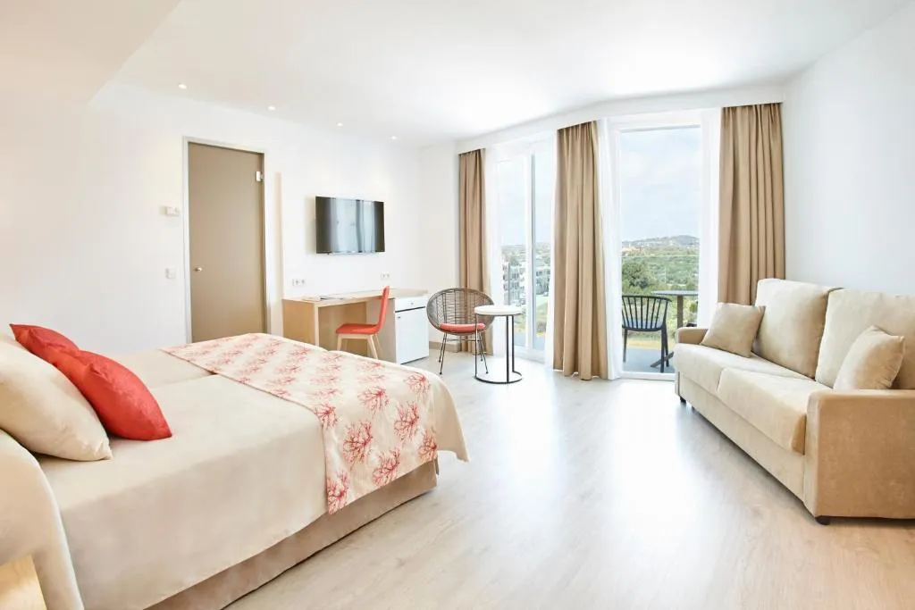 FAMILY ROOM STANDARD Room, Universal Hotel Perla, Majorca