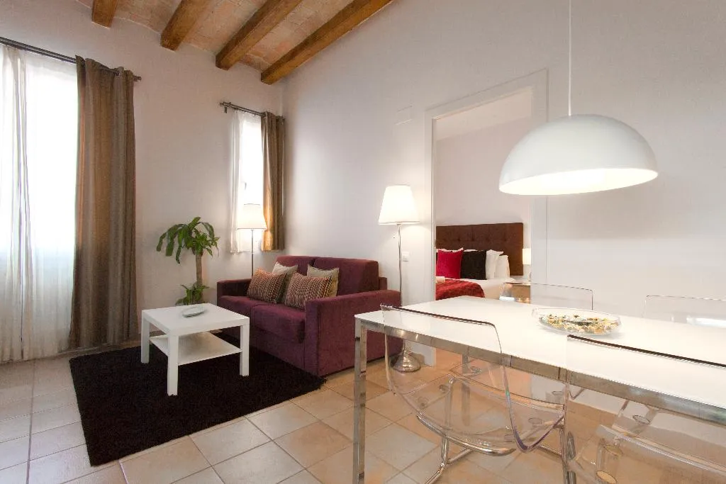 APARTMENT CAPACITY 2 TWO BEDROOMS Room, Dailyflats Barcelona Center, Barcelona