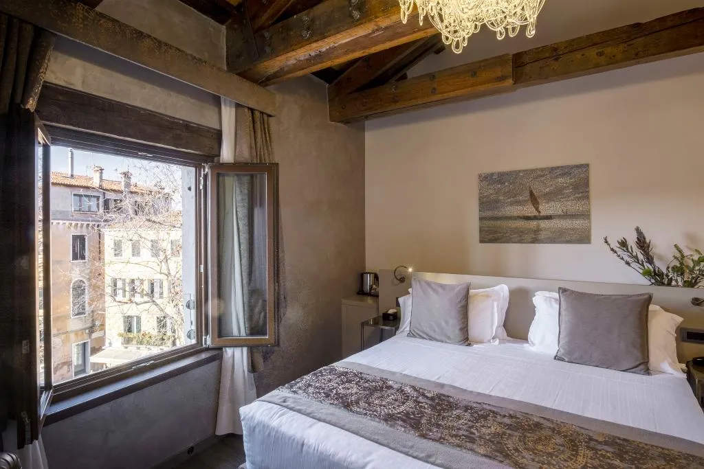 JUNIOR SUITE STANDARD Room, Hotel Aquarius Venice, Venice