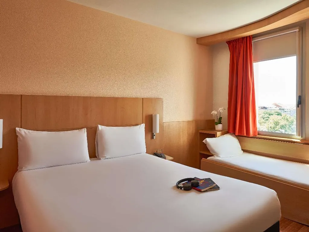 General view, ibis Barcelona Santa Coloma, Barcelona