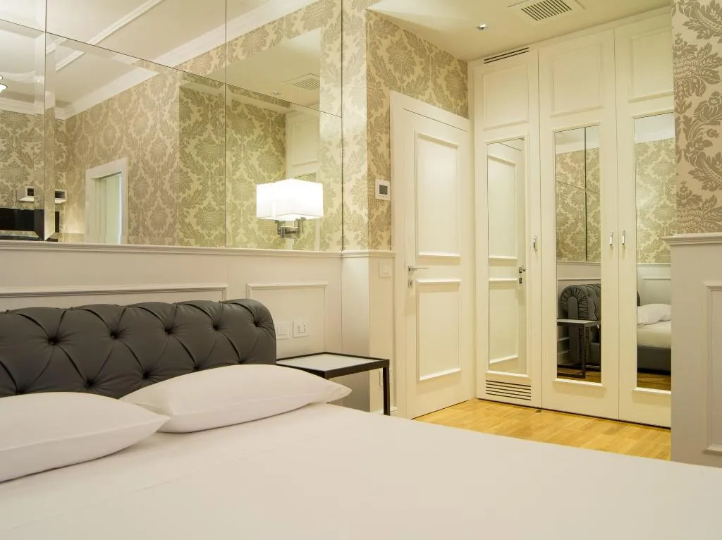 Room, Luxury Duomo Rooms, Milan