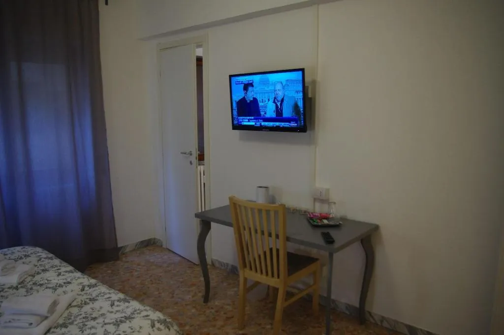 Room, Appia Avenue 639, Naples