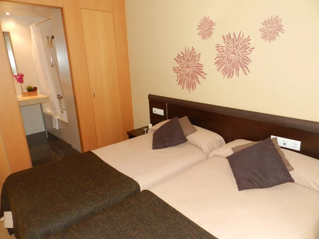 APARTMENT CAPACITY 6 Room, Travessera Parc Guell Apartamentos, Barcelona