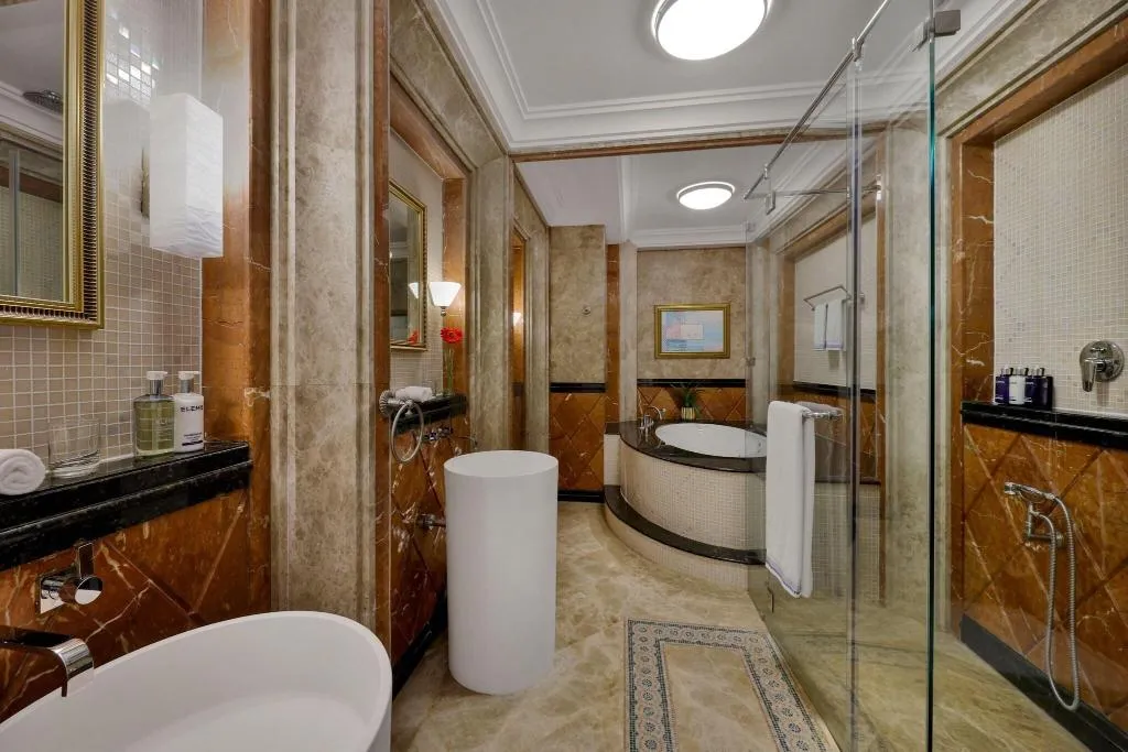 Room, Habtoor Grand Resort, Autograph Collection, Dubai