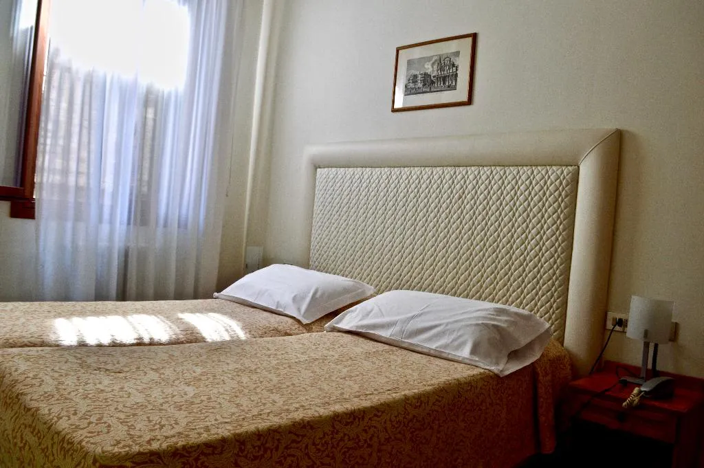 Double or Twin WITH SHARED BATHROOM Room, Locanda Silva, Venice