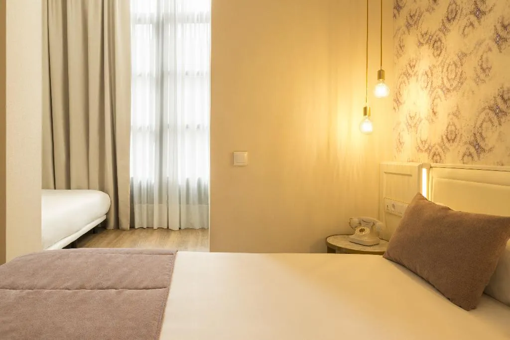 TRIPLE STANDARD Room, Icon Bcn, Barcelona
