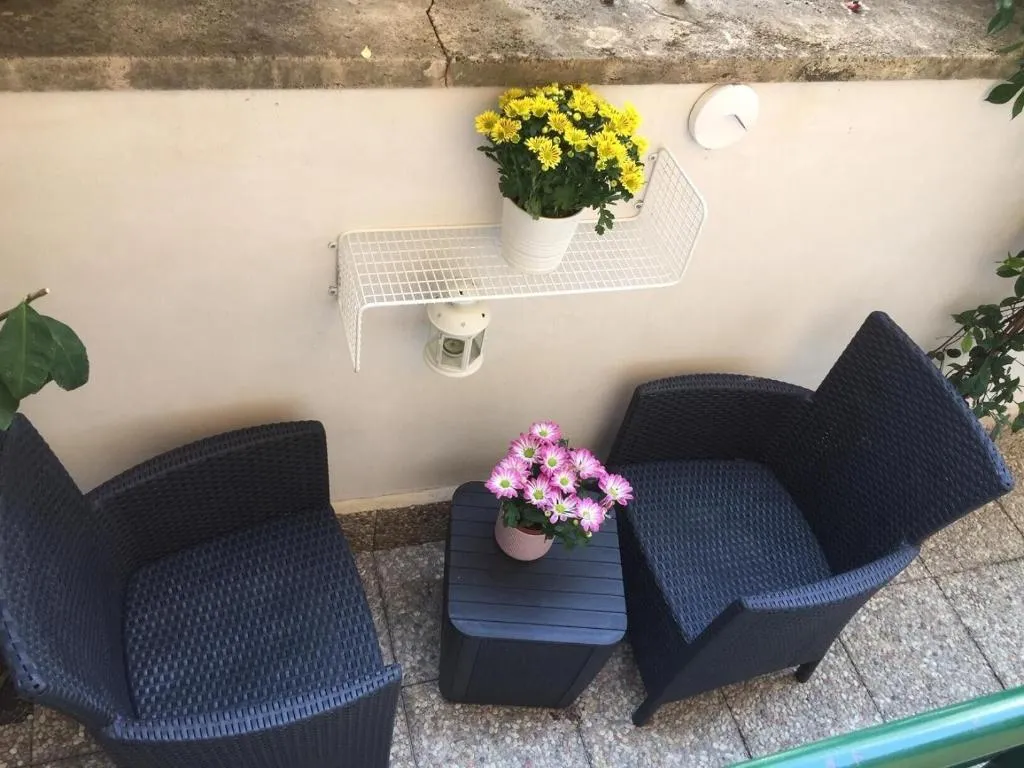 Terrace, Roma Art Rooms, Naples