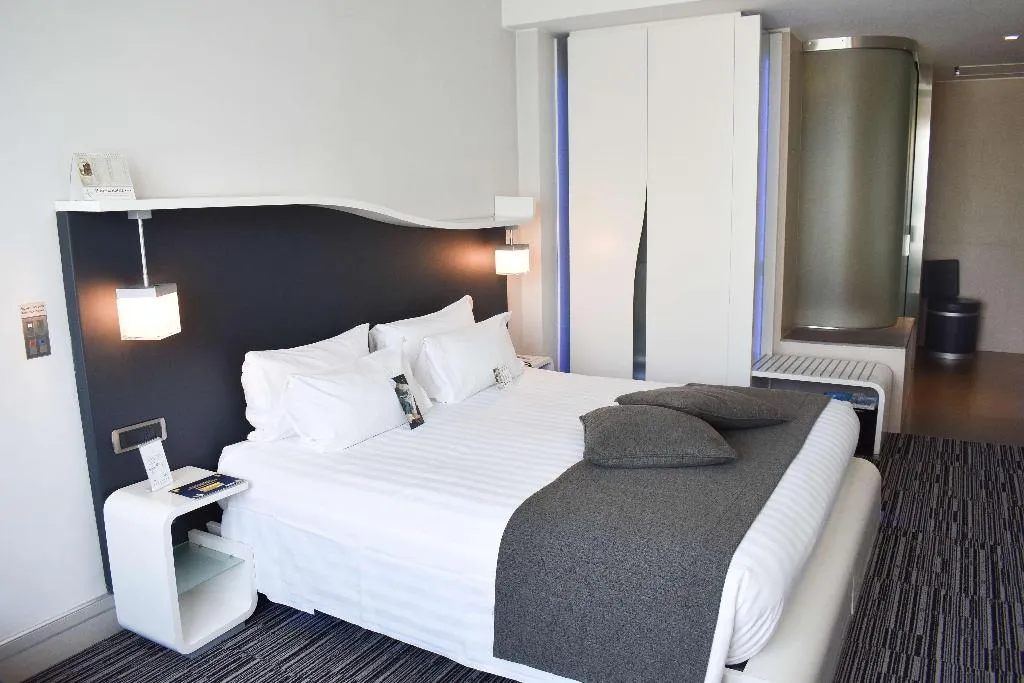 TRIPLE DELUXE KING BED Room, Best Western Premier Hotel Royal Santina, Rome
