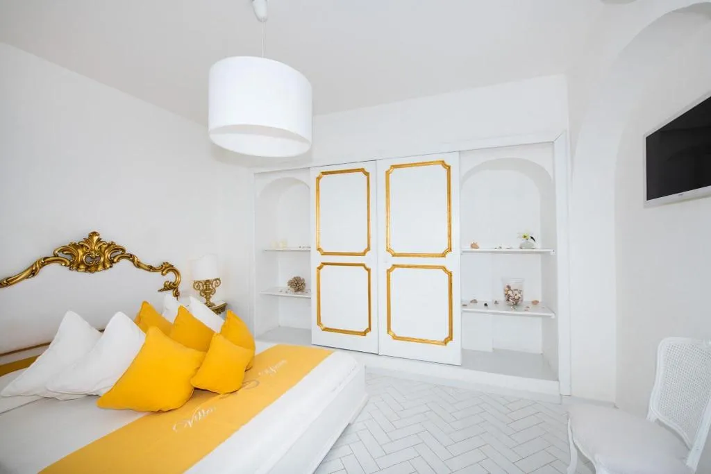APARTMENT SEA VIEW WITH TERRACE Room, Residence Villa Yiara, Naples