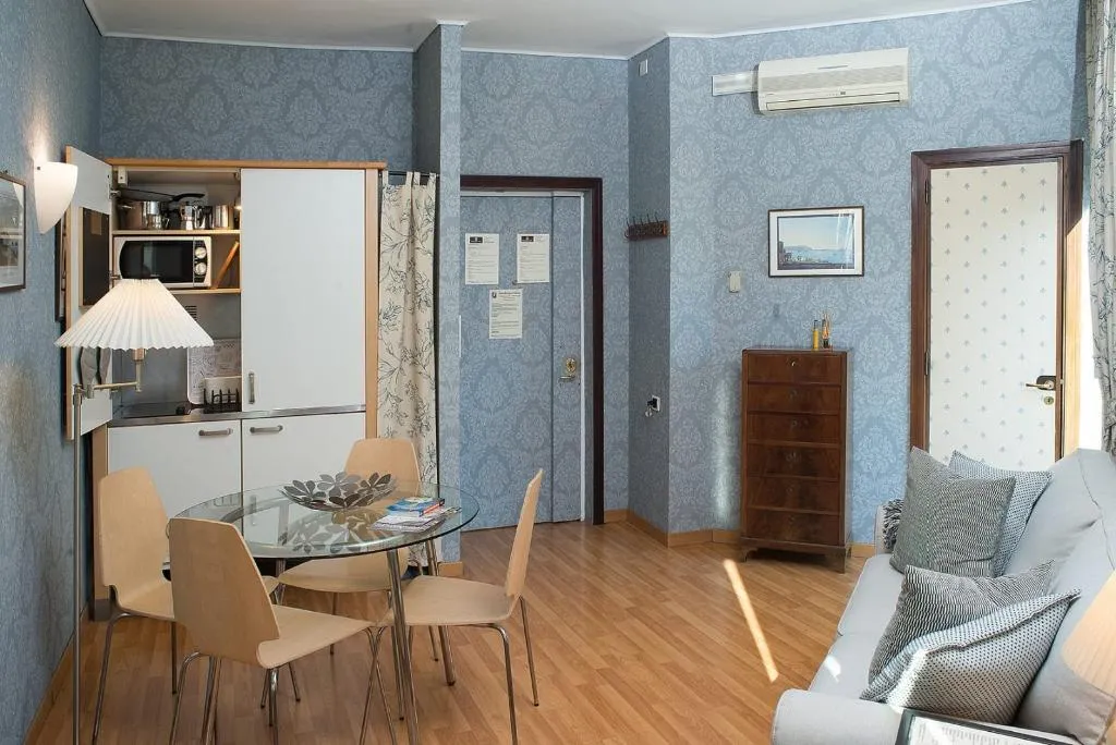 APARTMENT CAPACITY 3 Room, Residenza Echia, Naples