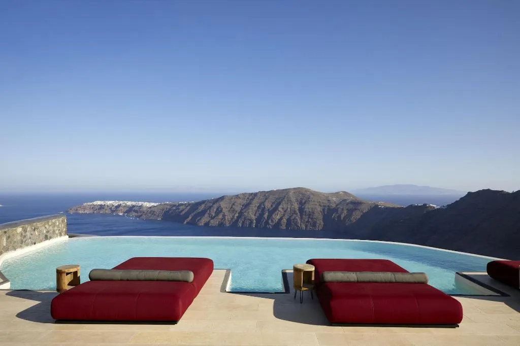 Sports and Entertainment, White Pearl Cavalieri, Santorini