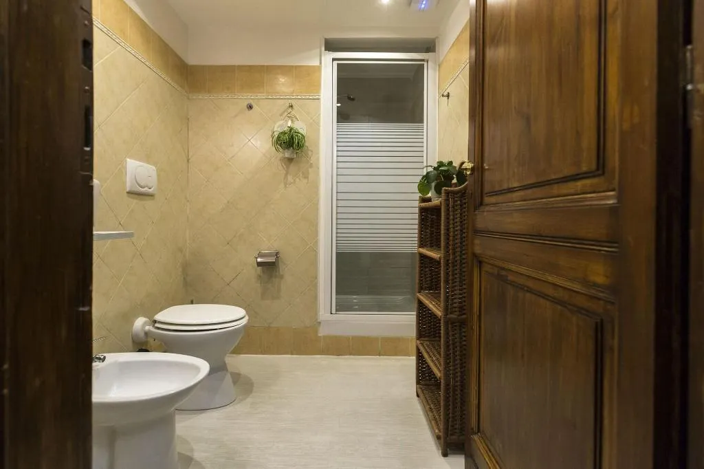 Room, Dulcis In Fundo, Rome