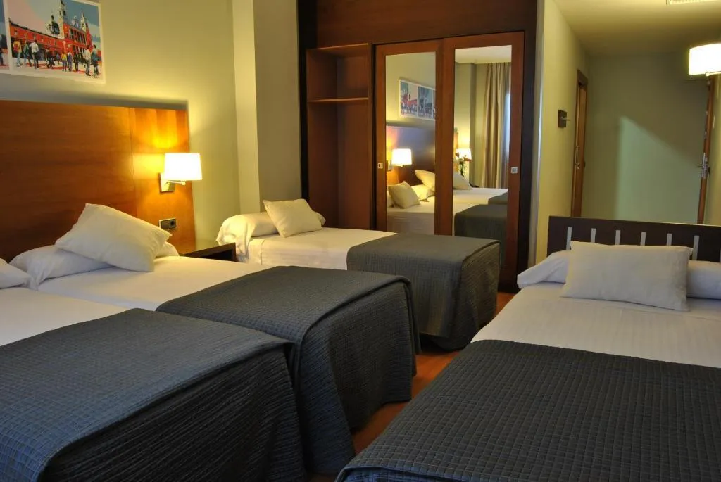 FAMILY ROOM CAPACITY 1 Room, Porcel Avant, Madrid