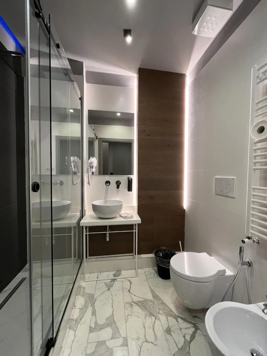 Room, Rettifilo 311, Naples