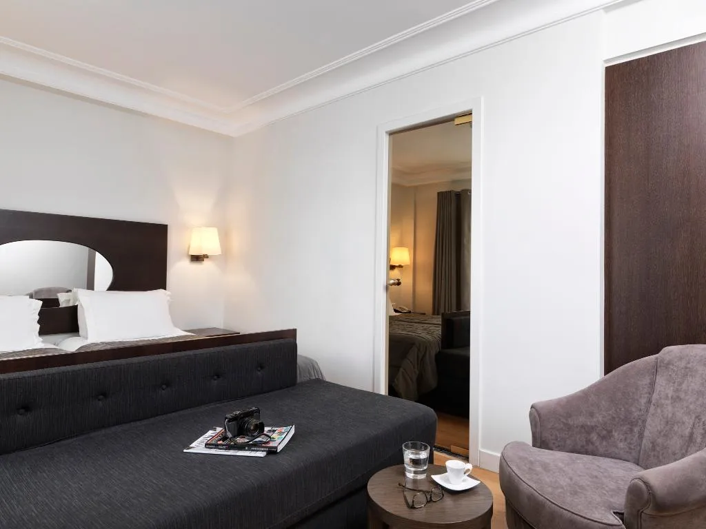 TRIPLE STANDARD Room, Acropolis Hill, Athens
